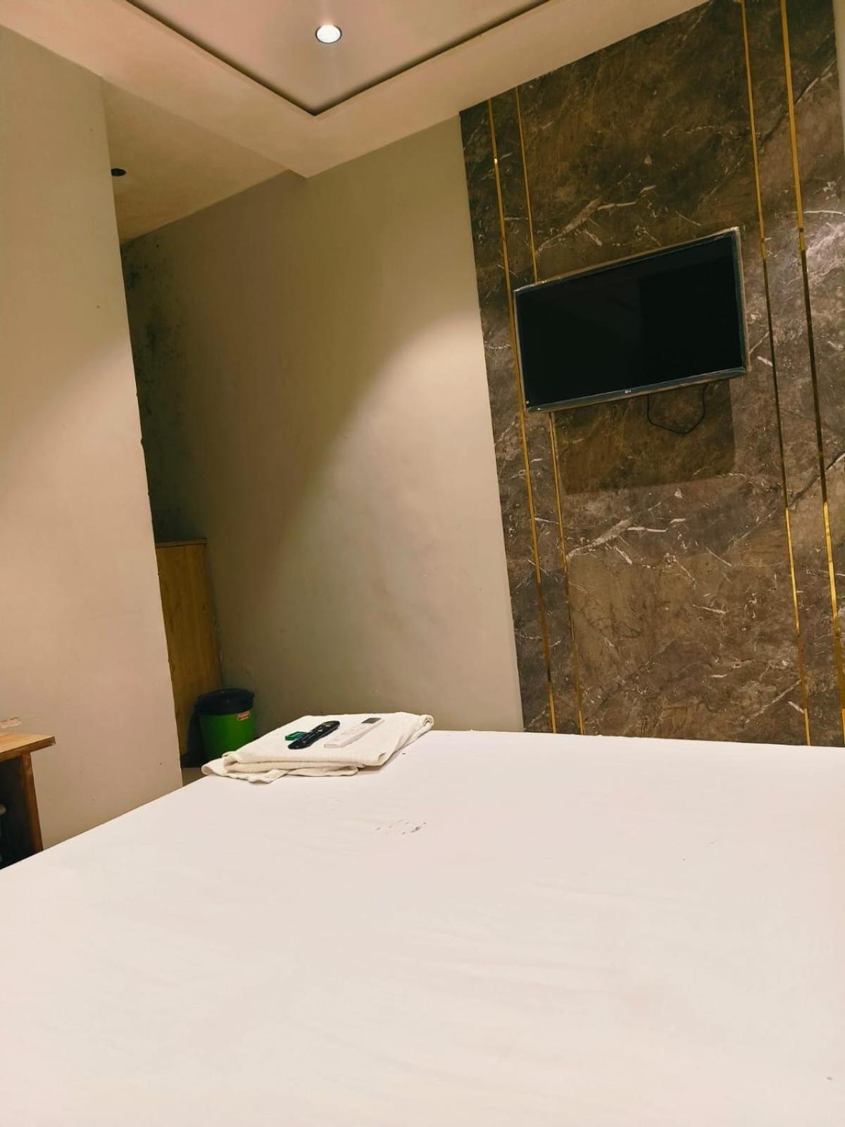 Hotel Sunrise Residency Мумбаи Экстерьер фото