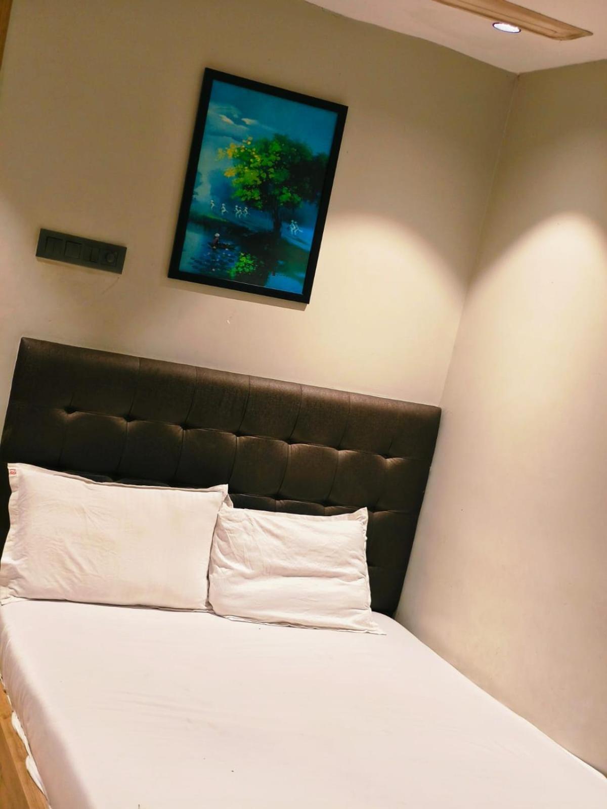 Hotel Sunrise Residency Мумбаи Экстерьер фото