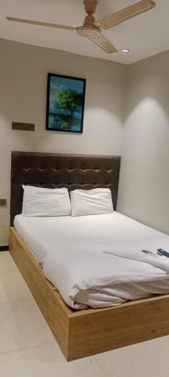 Hotel Sunrise Residency Мумбаи Экстерьер фото