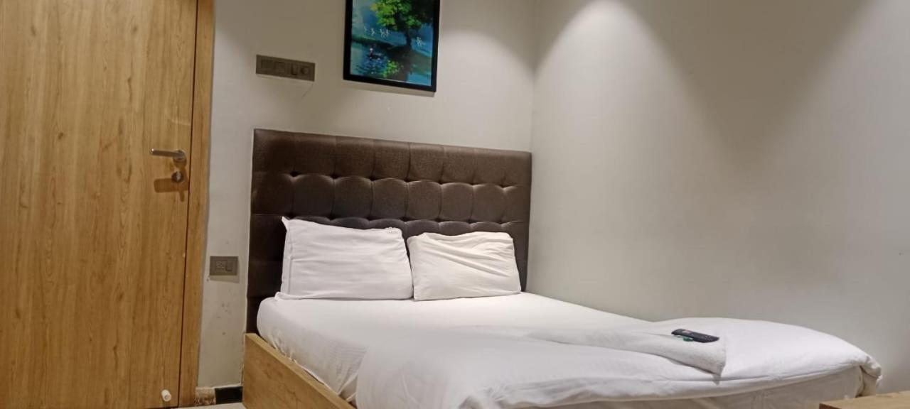 Hotel Sunrise Residency Мумбаи Экстерьер фото