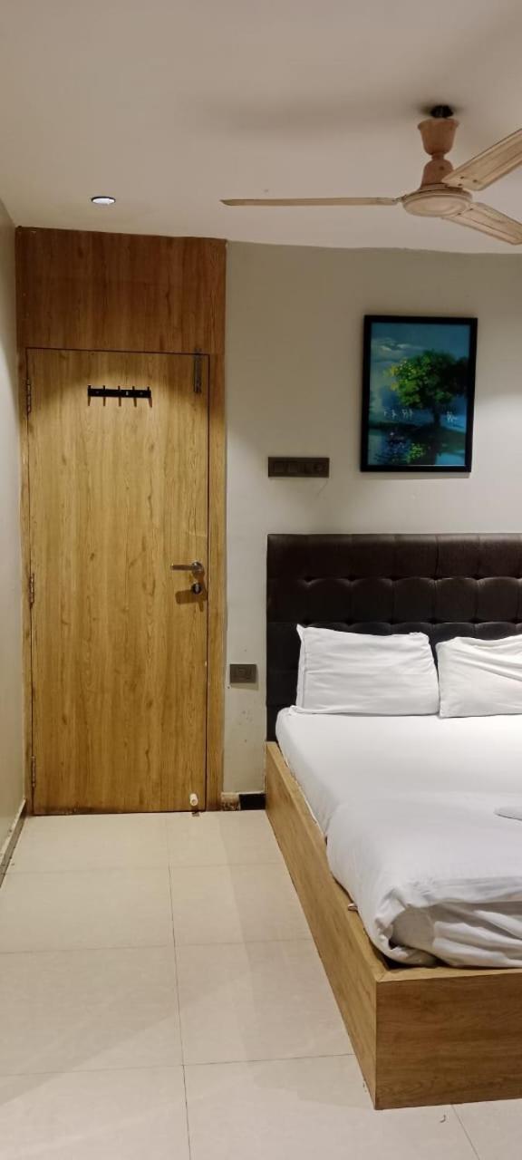 Hotel Sunrise Residency Мумбаи Экстерьер фото