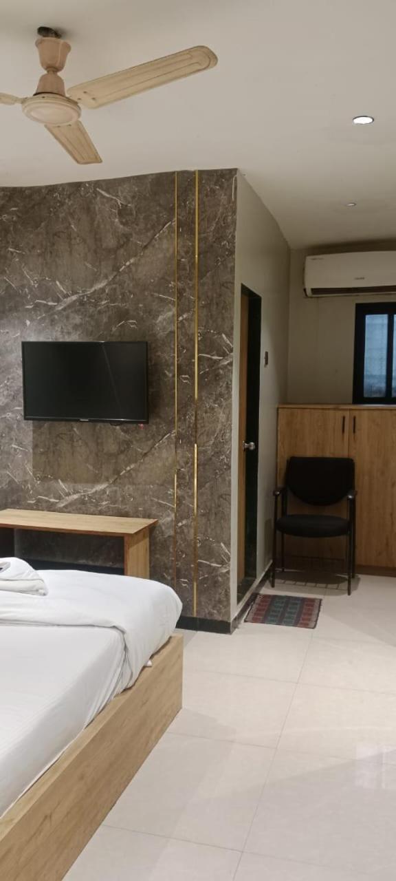 Hotel Sunrise Residency Мумбаи Экстерьер фото