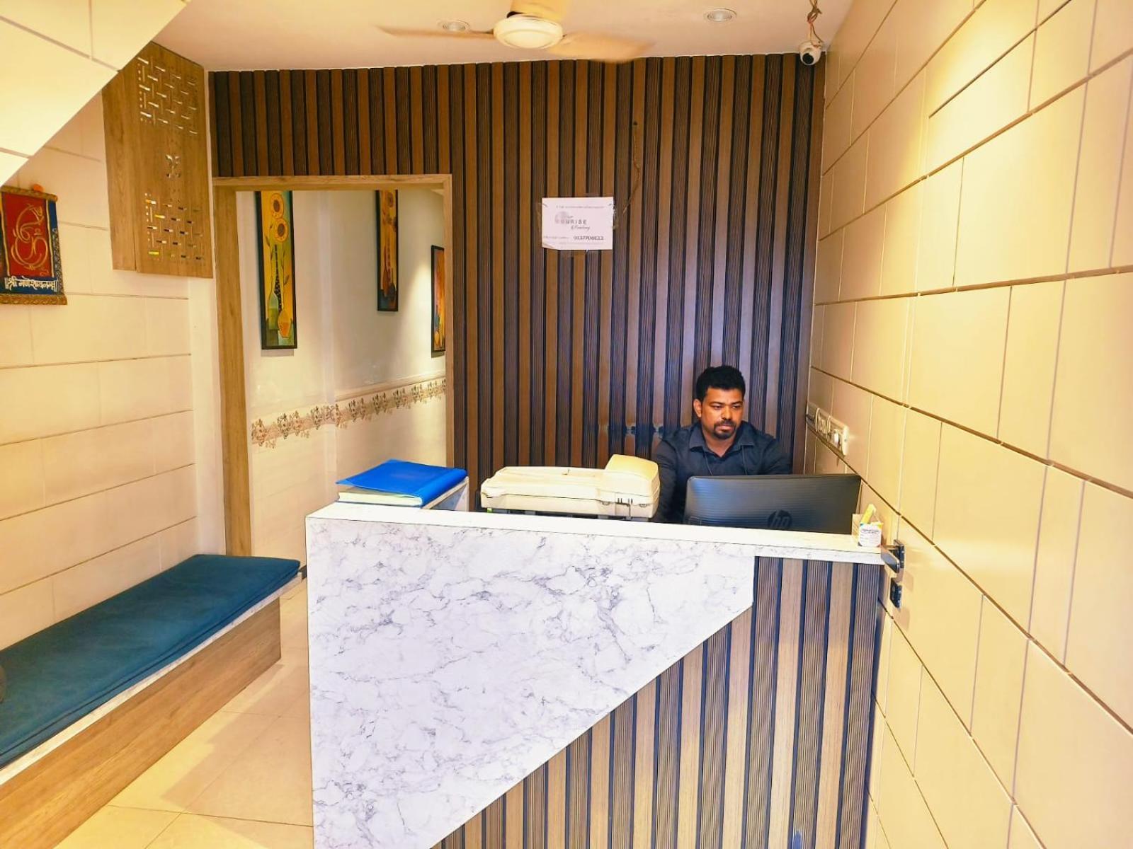 Hotel Sunrise Residency Мумбаи Экстерьер фото